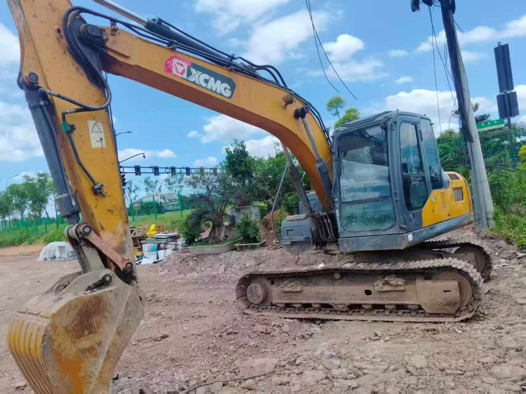 Buy XCMG XE135B Used Excavator / 2