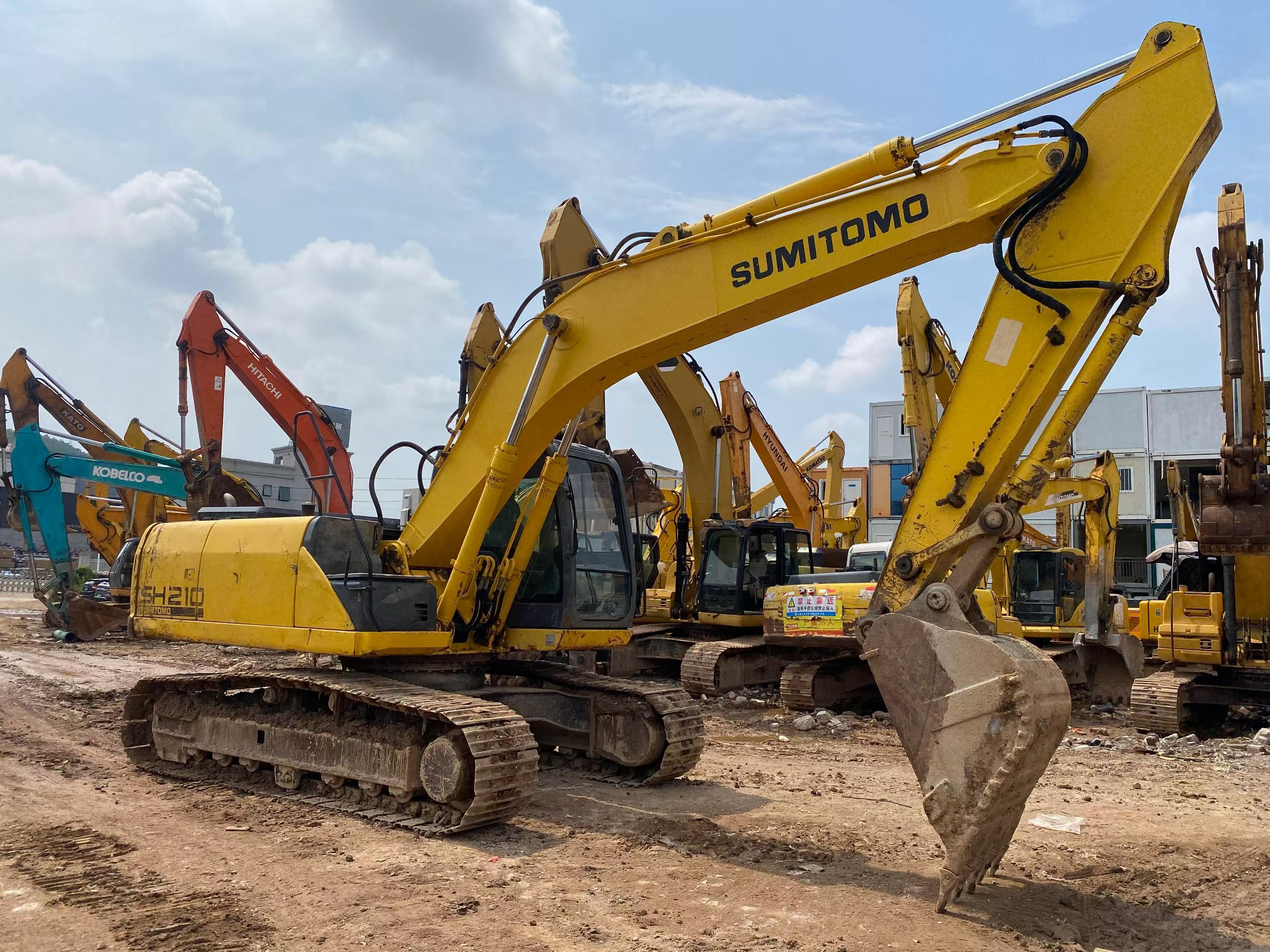 Buy Sumitomo SH200A5 Used Excavator / 2