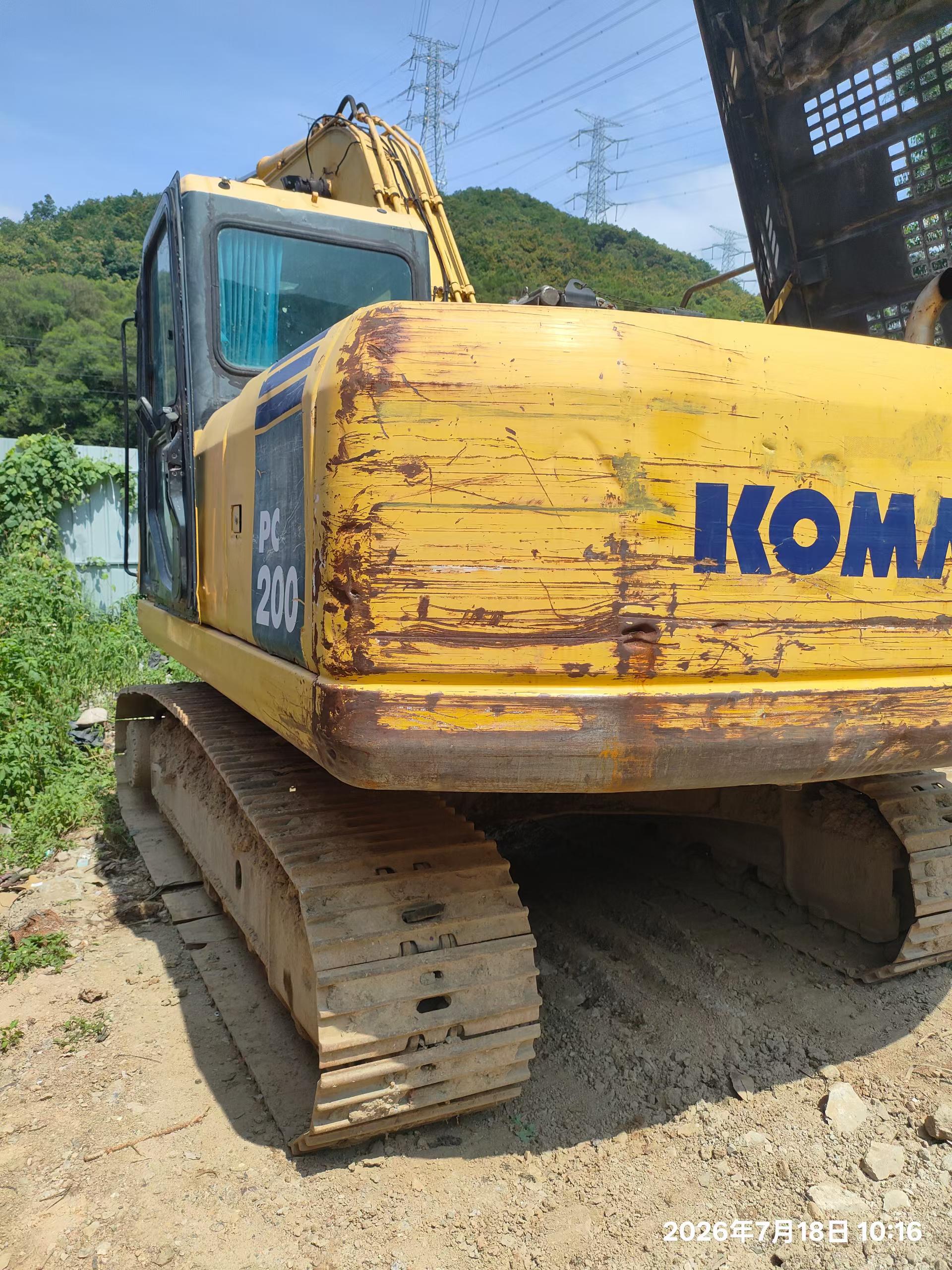 Buy Komatsu PC200-7 Used Excavator / 6