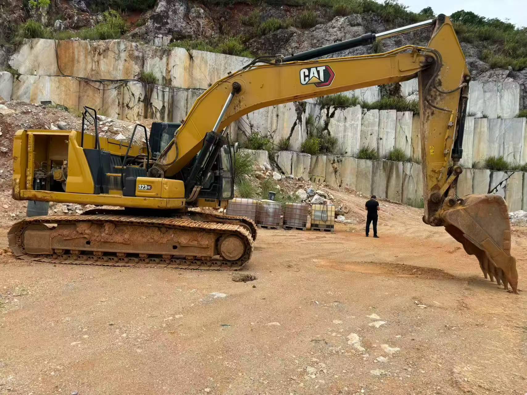 Buy Caterpillar 323 Used Excavator / 3
