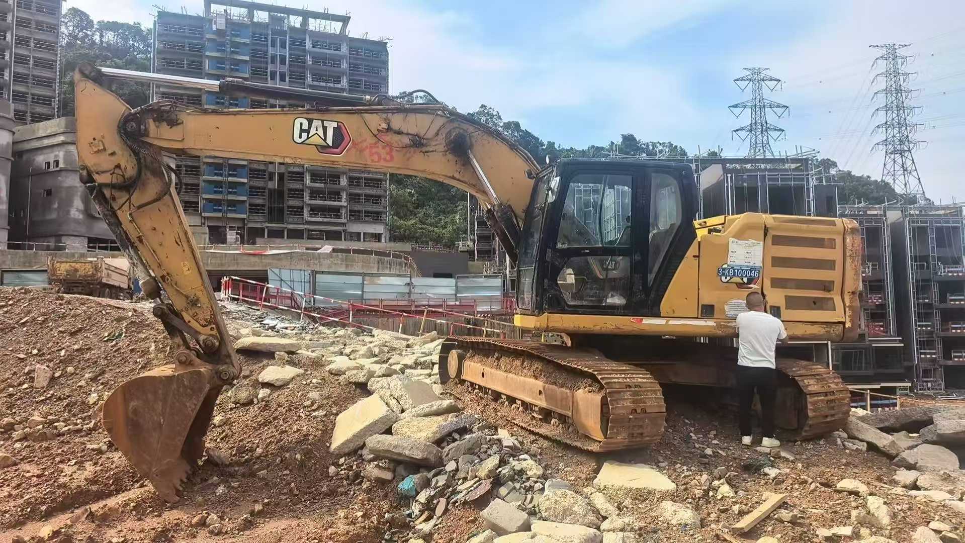 Buy Caterpillar 323 Used Excavator / 2
