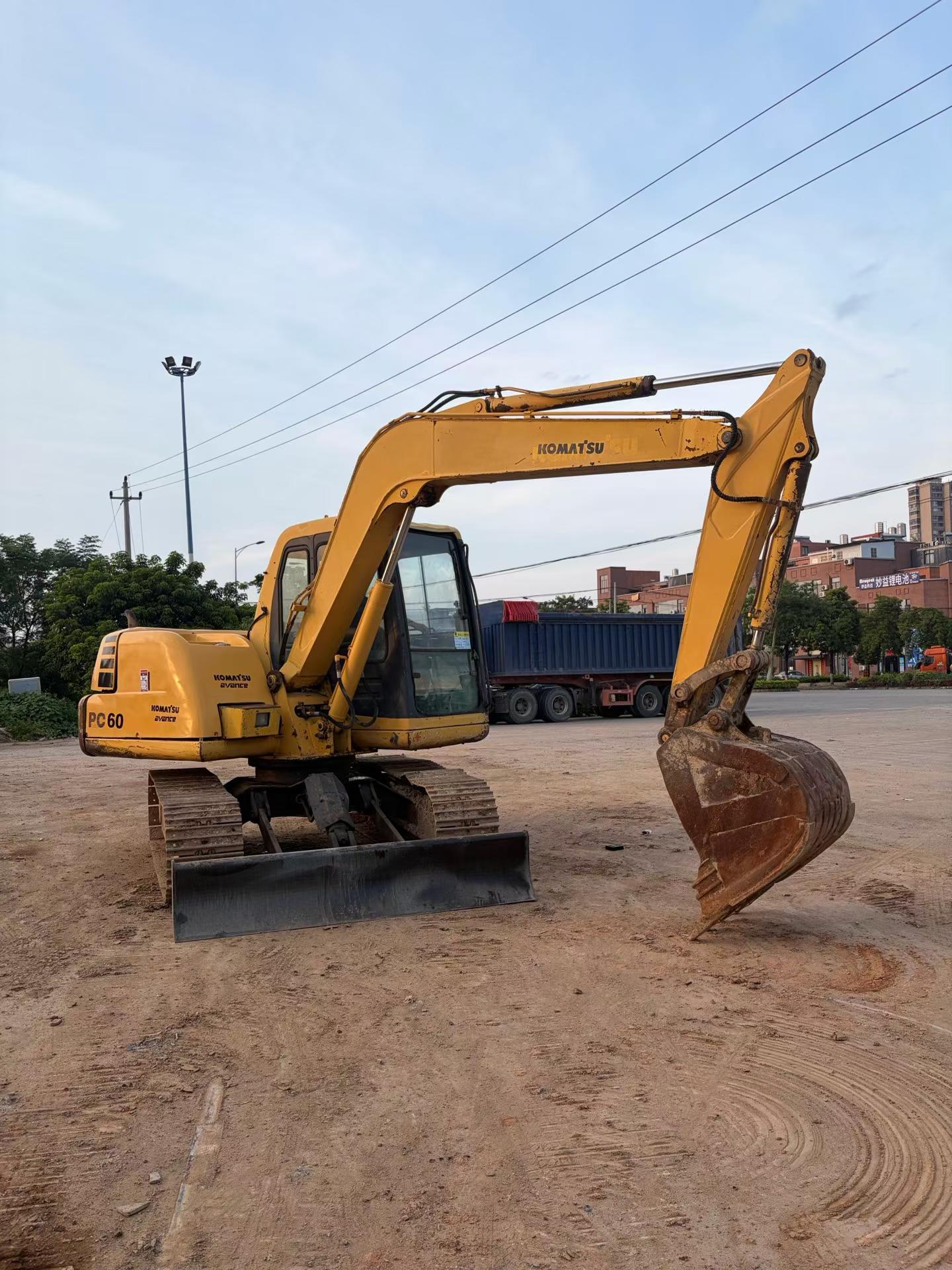 Buy Komatsu PC60-7 Used Excavator / 2