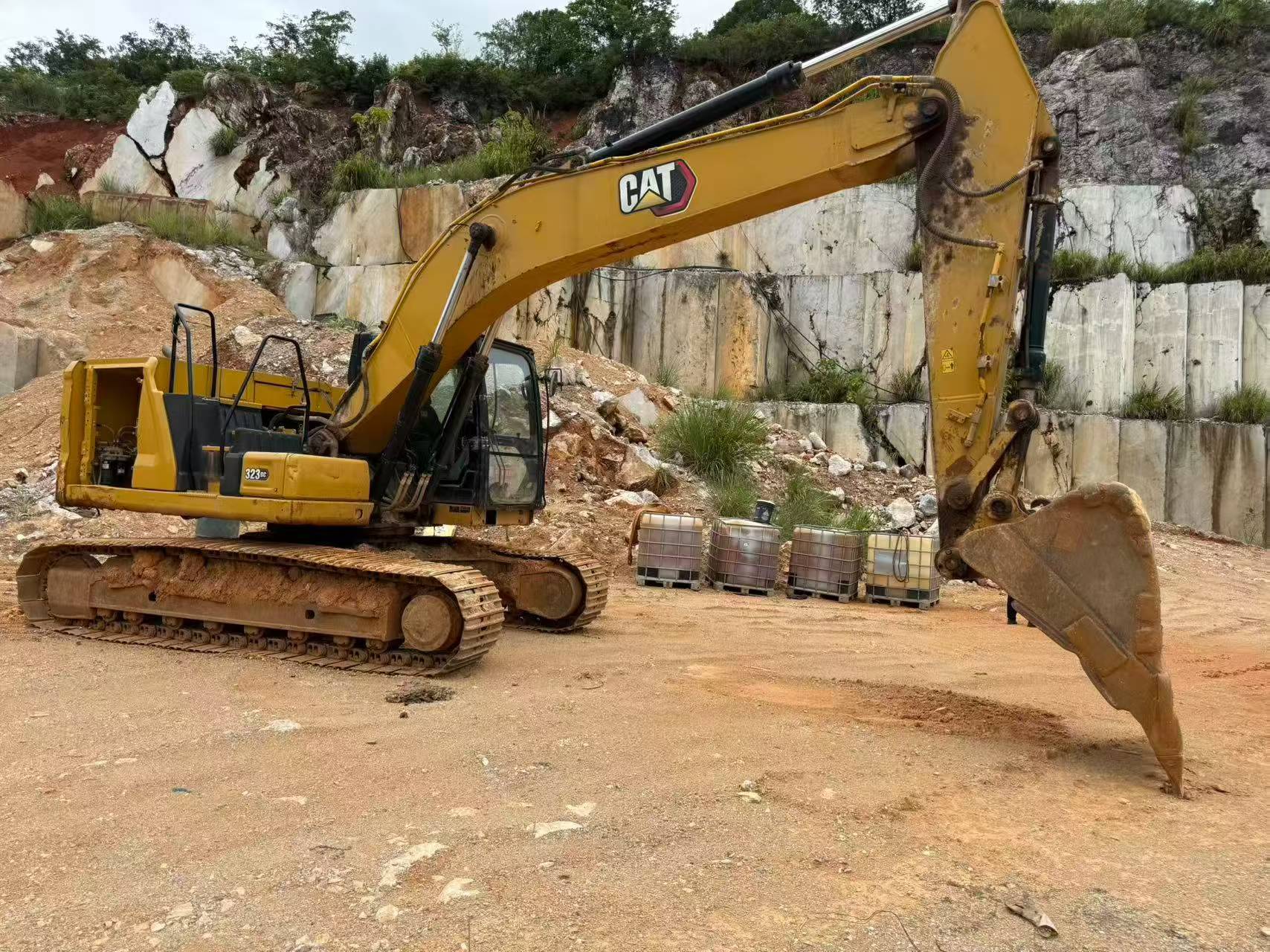 Buy Caterpillar 323 Used Excavator / 2