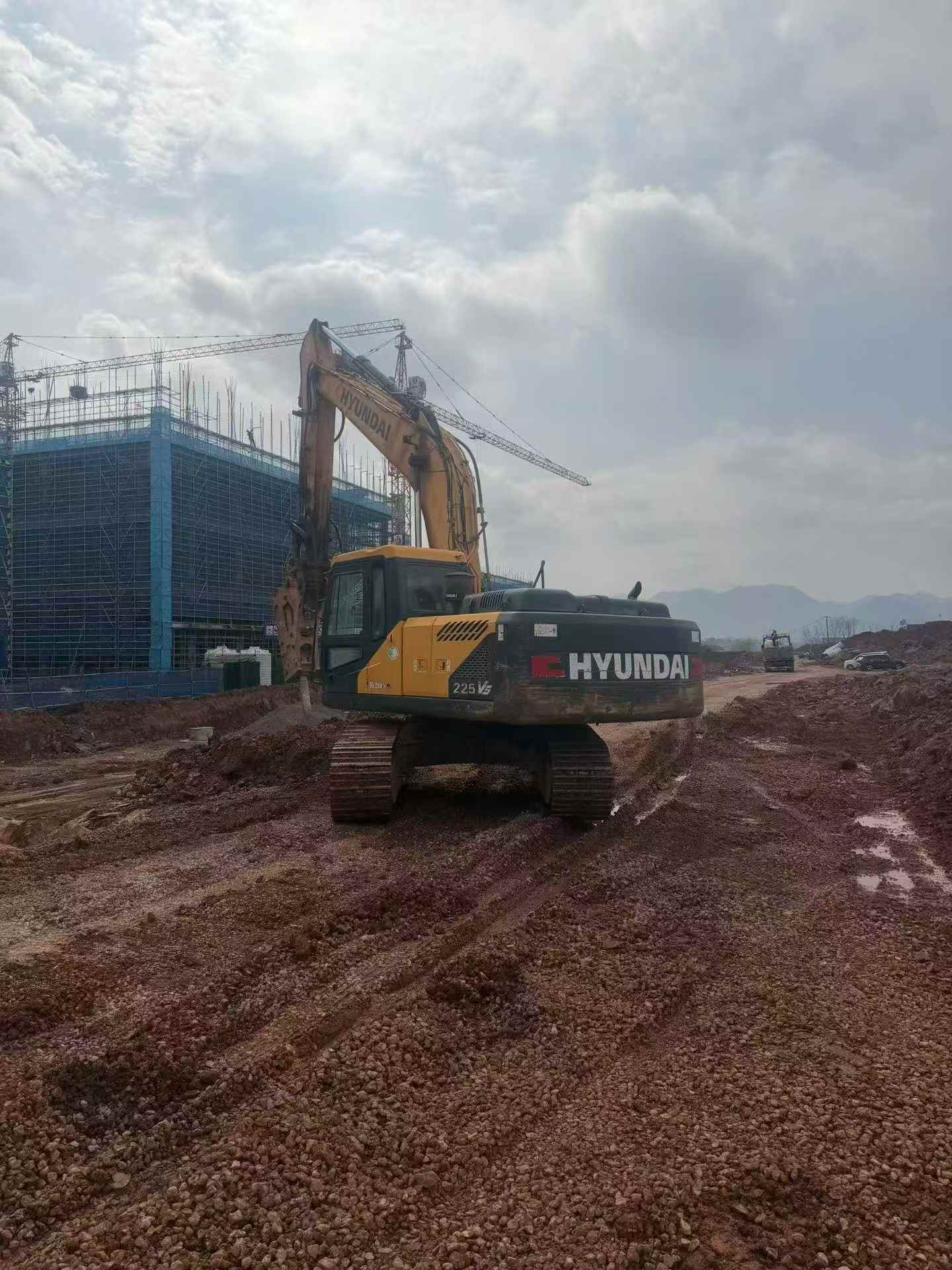 Buy Hyundai R215VS Used Excavator / 2