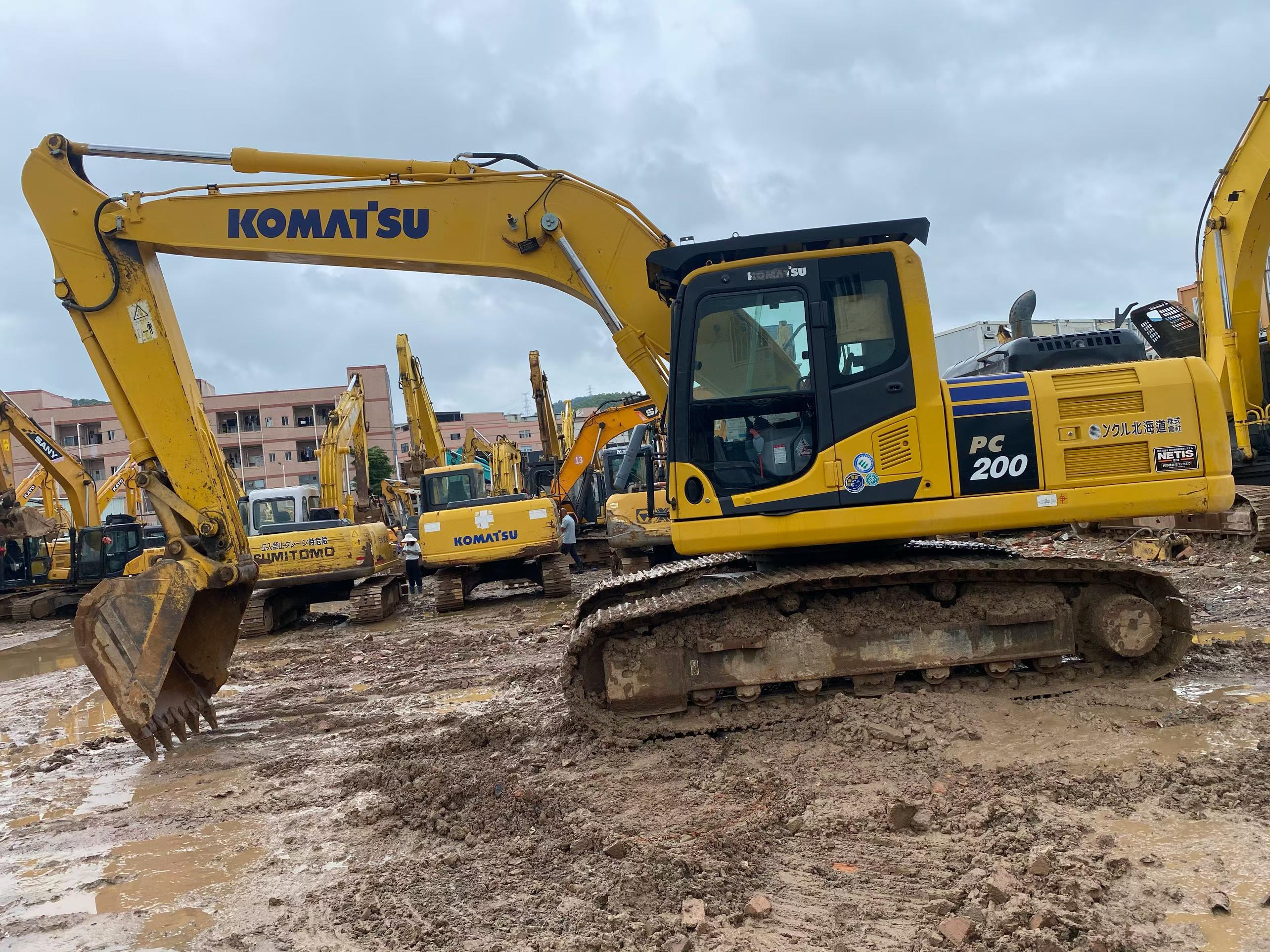 Buy Komatsu PC200-8 Used Excavator / 4