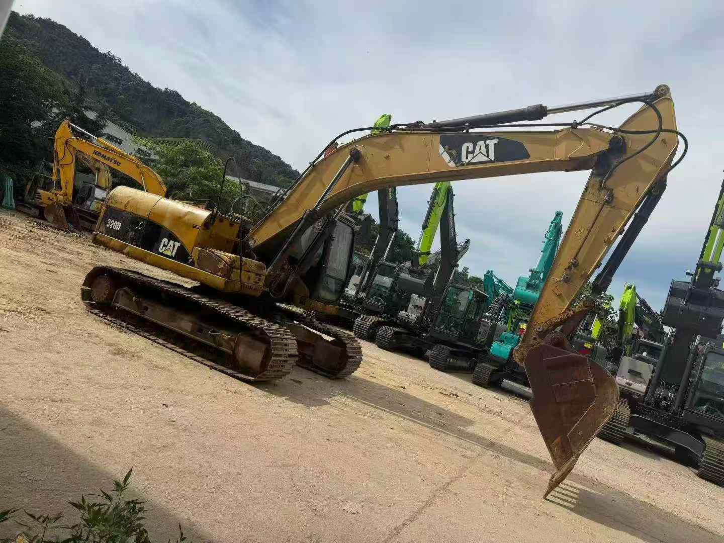 Buy Caterpillar 320D Used Excavator / 4
