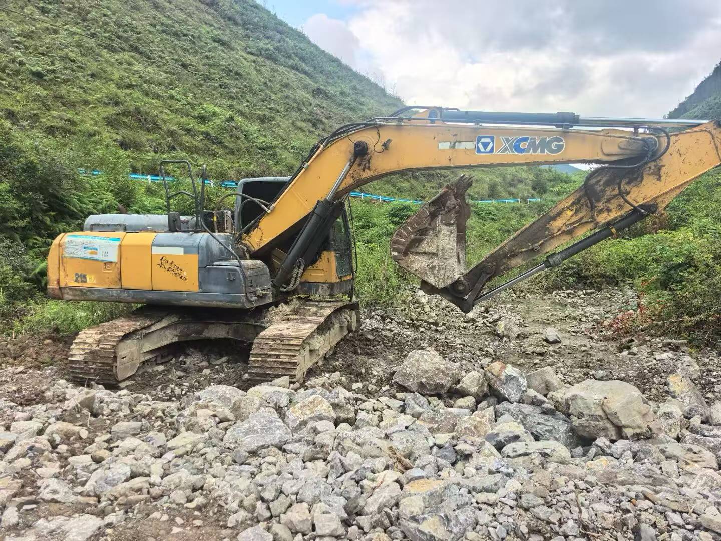 Buy XCMG XE215 Used Excavator / 8