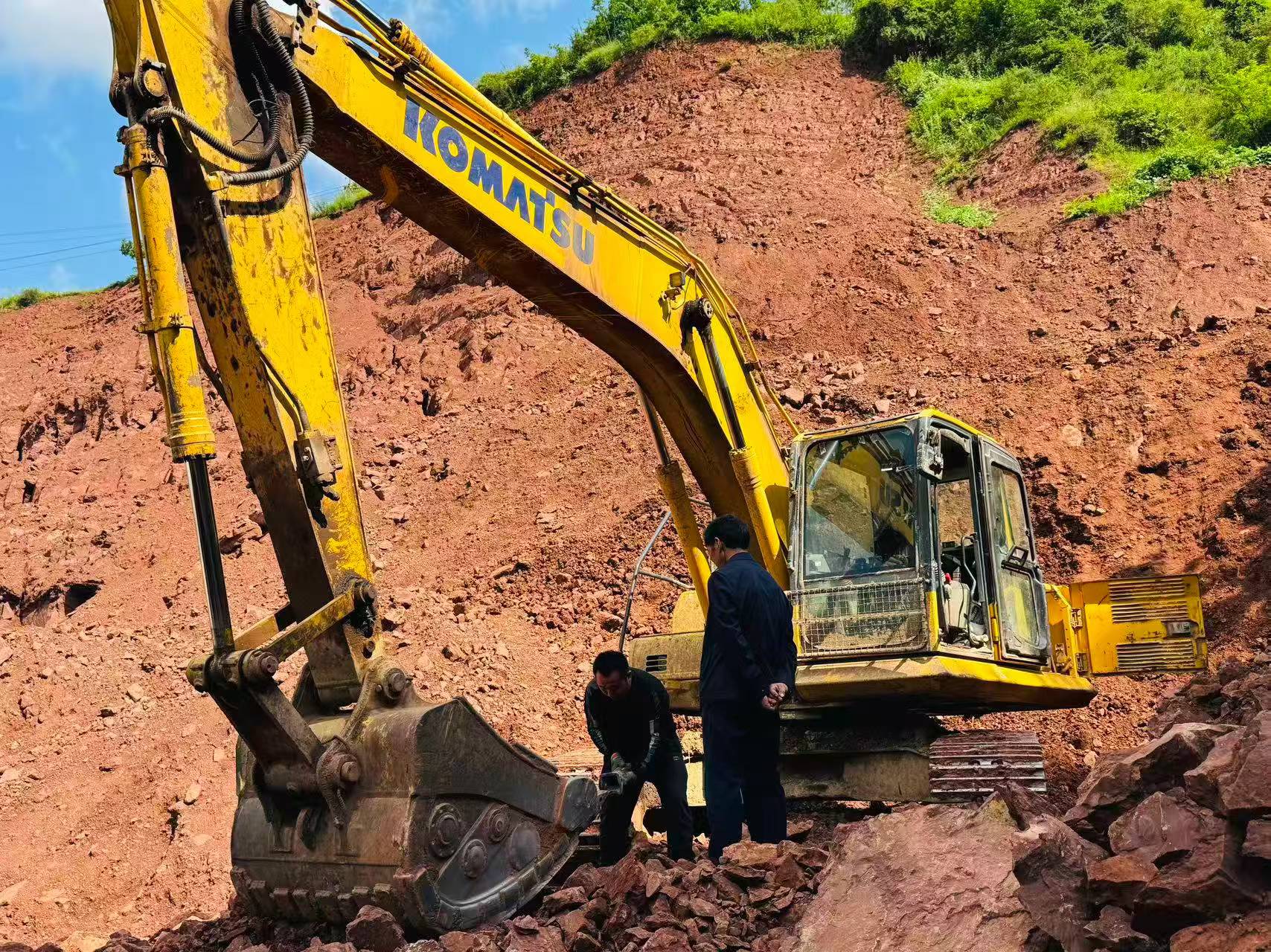 Buy Komatsu PC210 Used Excavator / 2