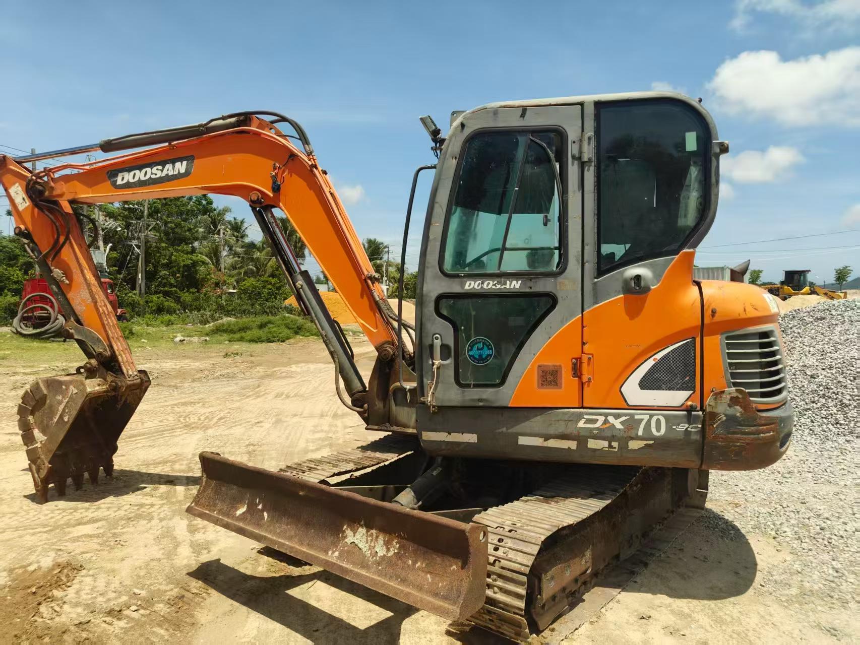 Buy Doosan DL605-9C Used Excavator / 2