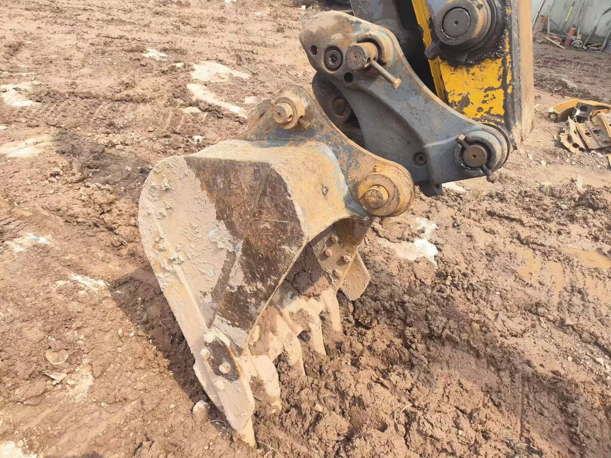 Buy XCMG XE75C Used Excavator / 4