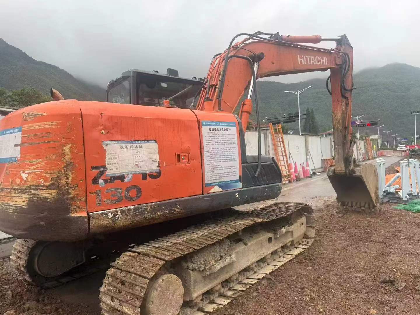 Buy Hitachi ZX130-5A Used Excavator / 3