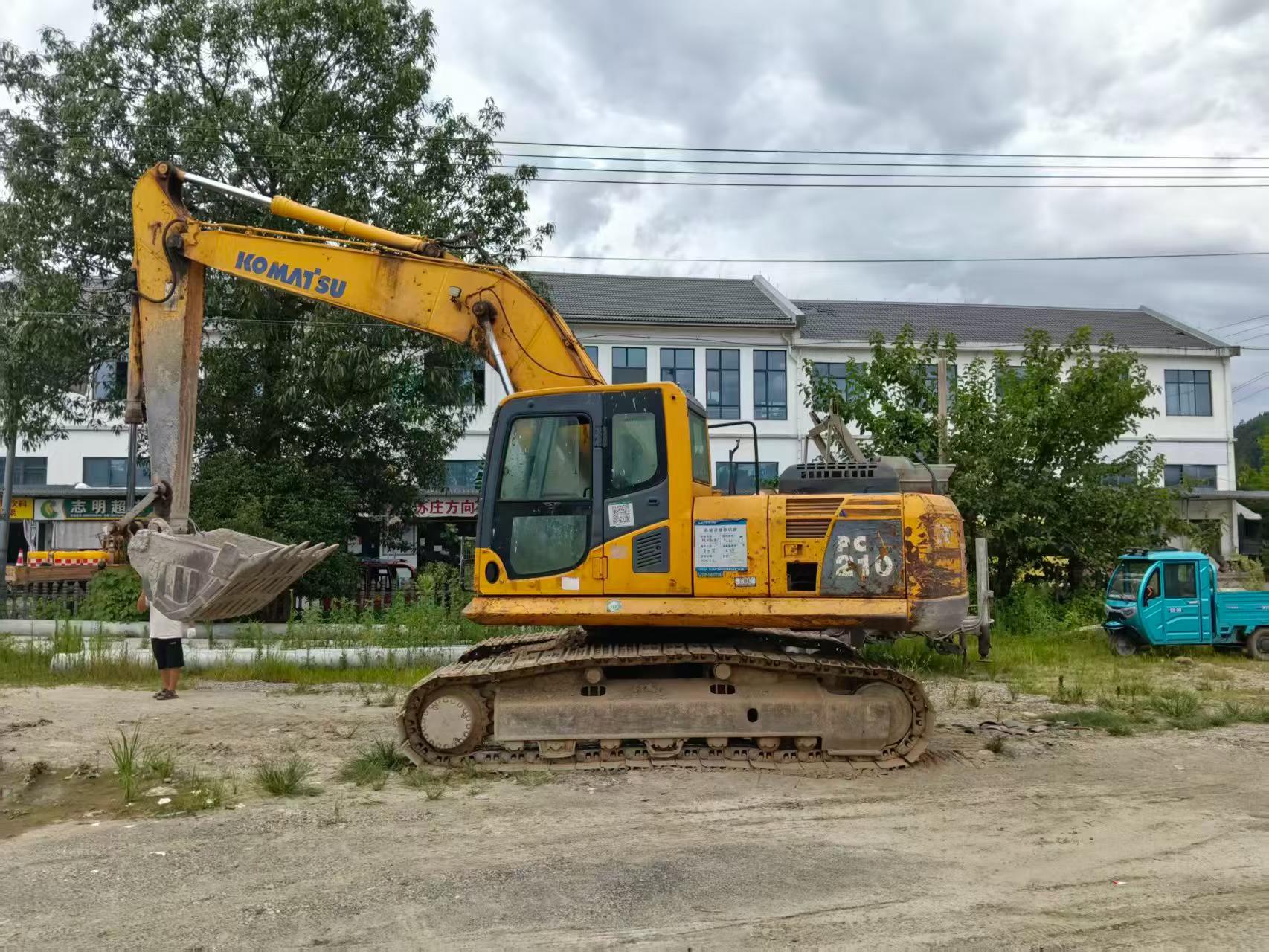 Buy Komatsu PC210-8 Used Excavator / 2