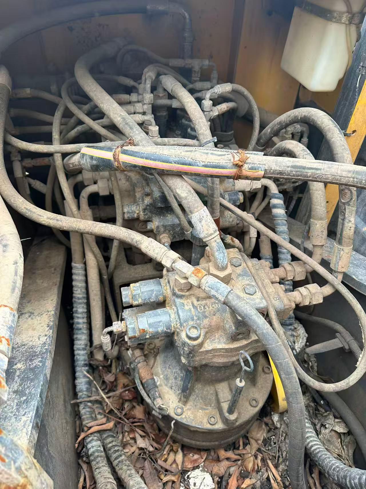 Buy XCMG XE135B Used Excavator / 2
