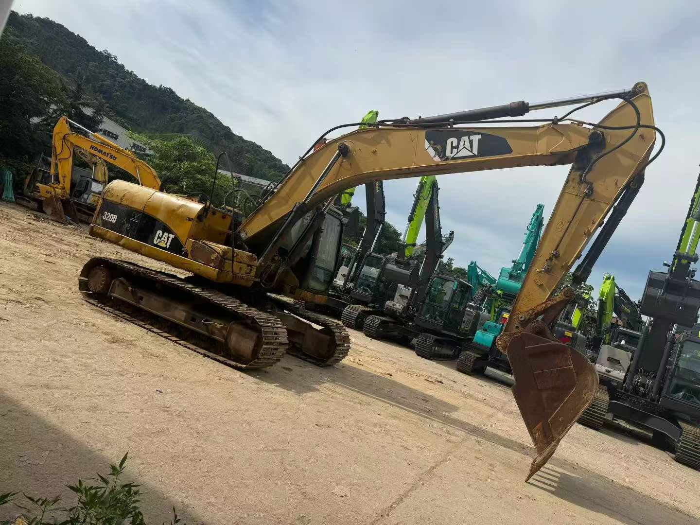 Buy Caterpillar 320D Used Excavator / 4
