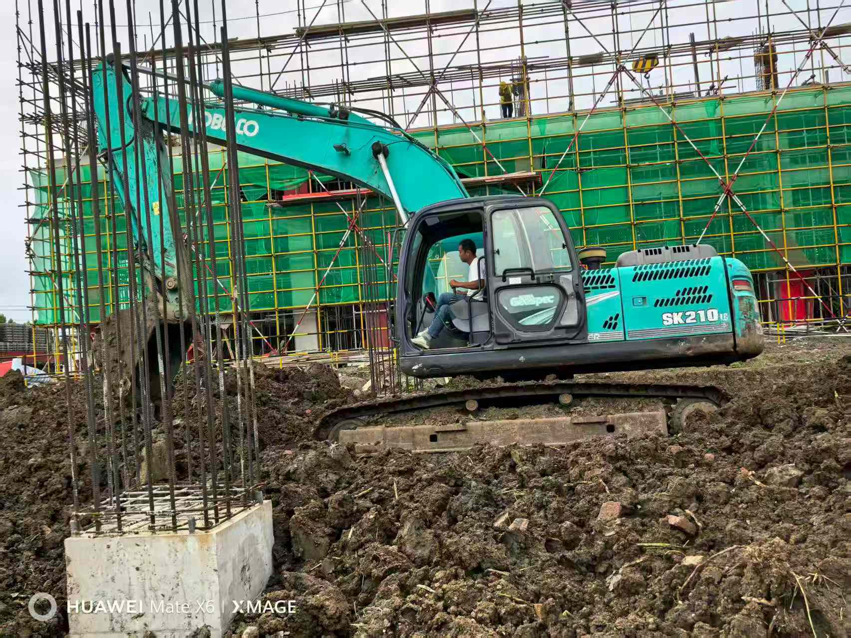 Buy Kobelco SK210 Used Excavator / 2