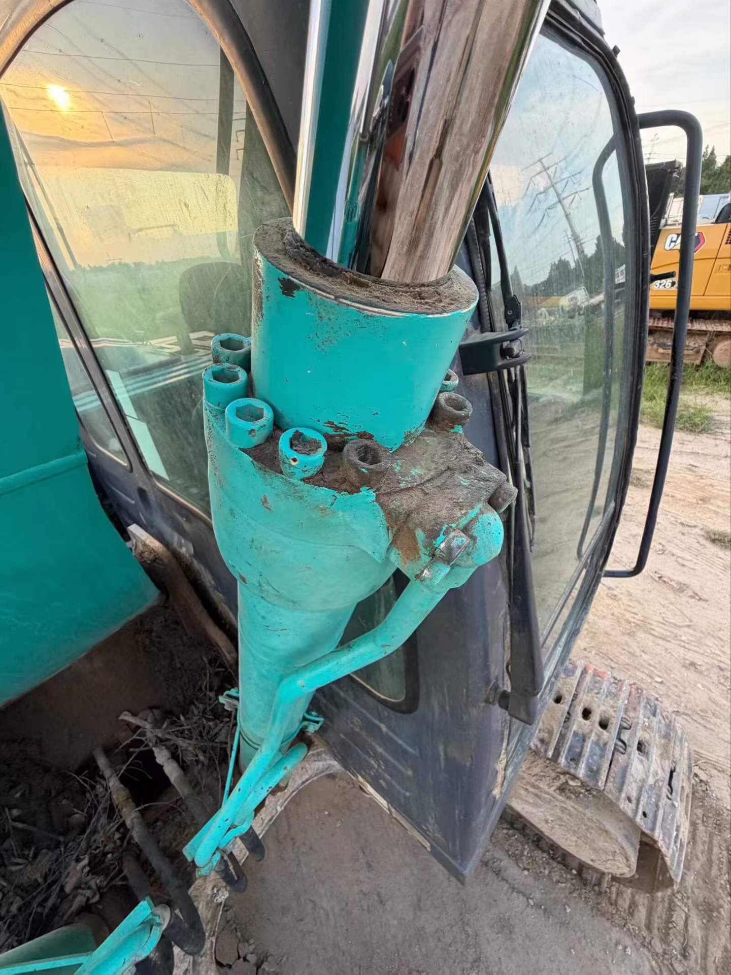 Buy Kobelco SK140 Used Excavator / 2