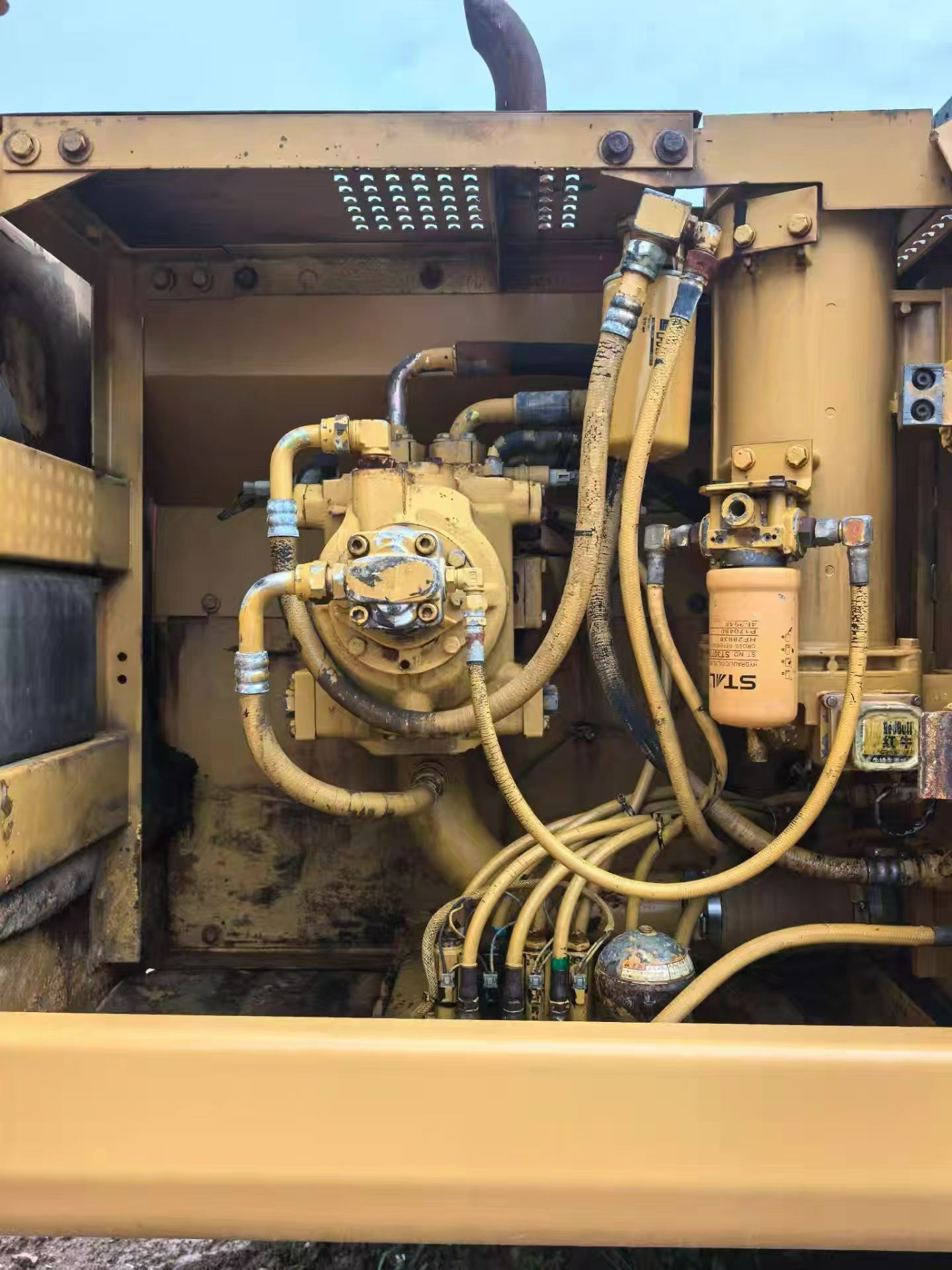 Buy Caterpillar 320B Used Excavator / 2