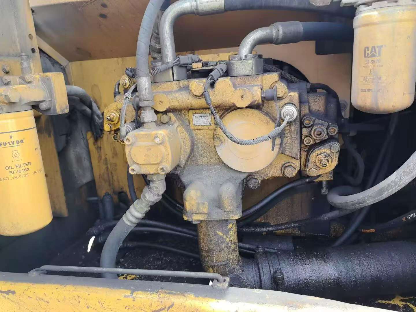 Buy Caterpillar 320D Used Excavator / 8