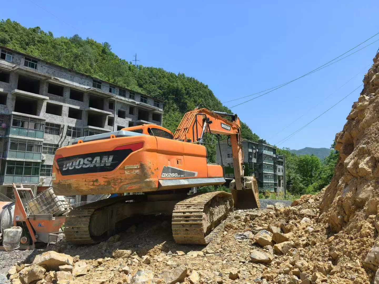 Купить Подержанный Экскаватор Doosan DX230LC / 2 Купить Подержанный Экскаватор Doosan DX230LC / 2