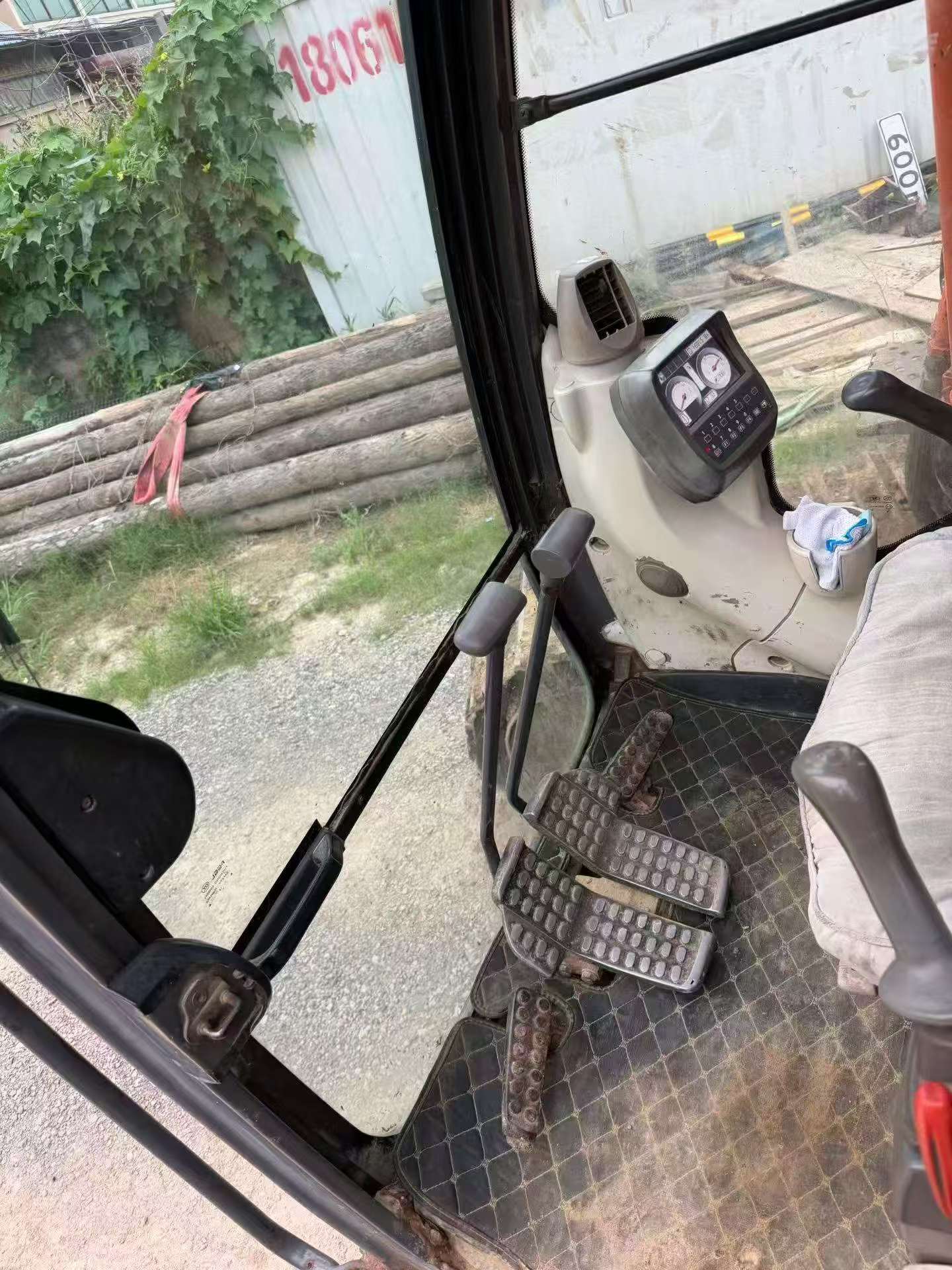 Buy Hitachi EX200-3 Used Excavator / 7