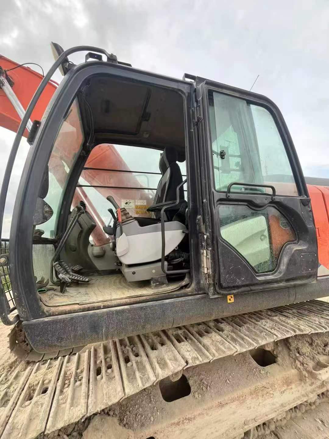 Buy Hitachi ZH200-5A Used Excavator / 5