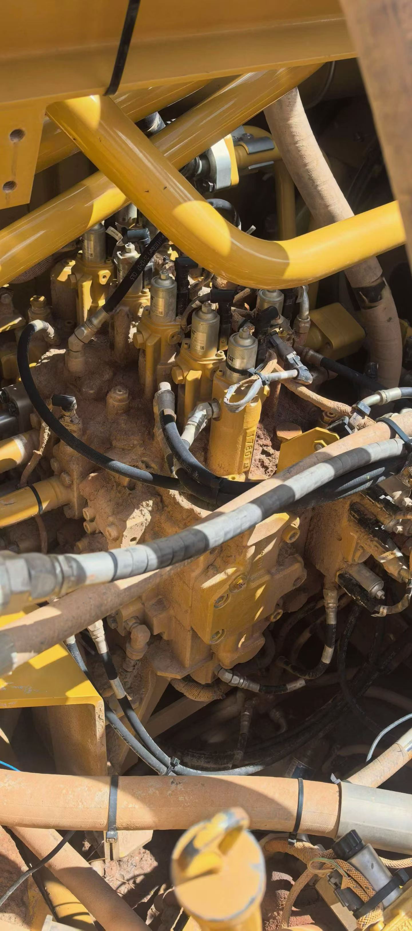 Buy Caterpillar 374D Used Excavator / 4