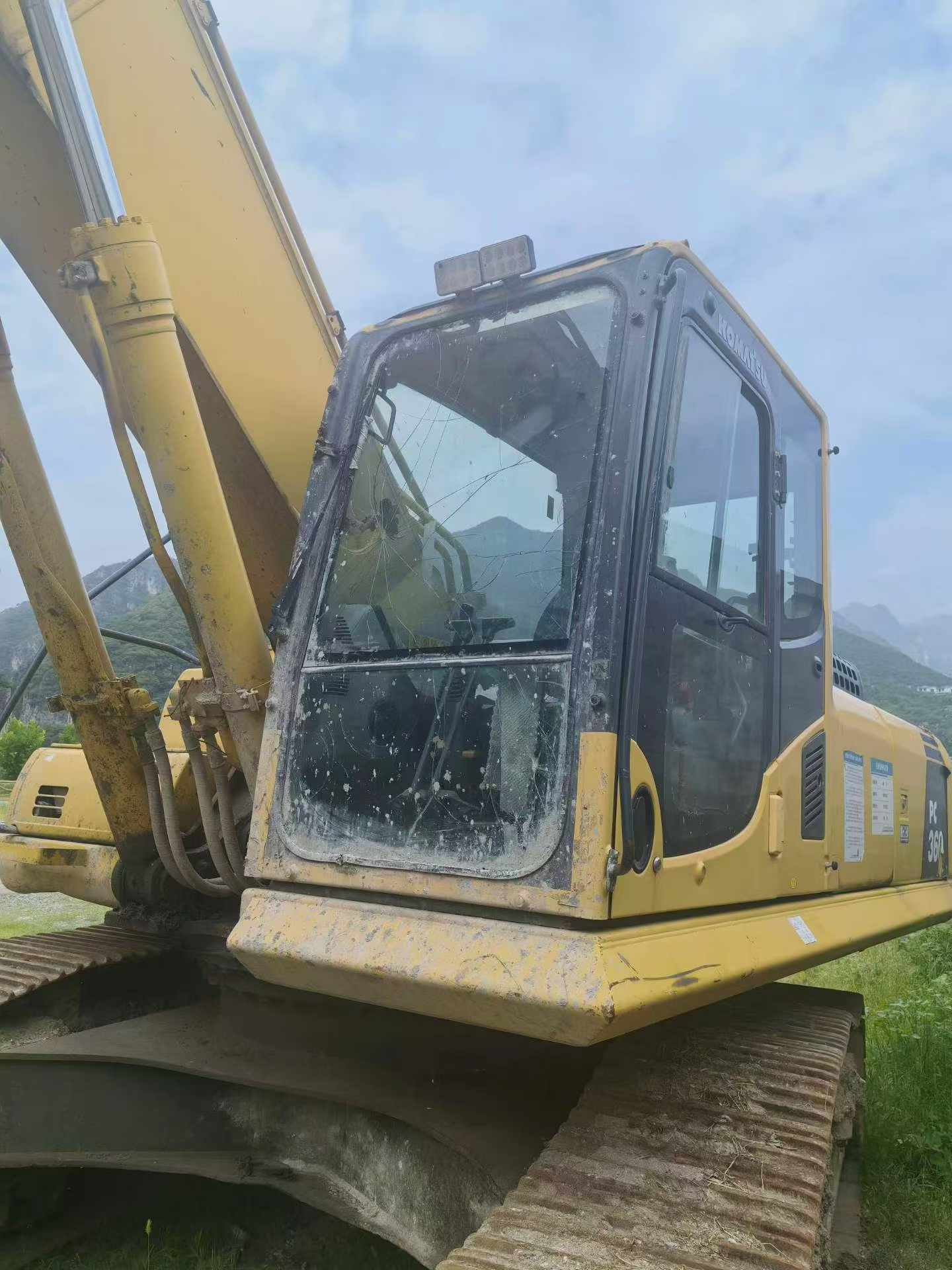 Buy Komatsu PC300 Used Excavator / 4 Buy Komatsu PC300 Used Excavator / 4