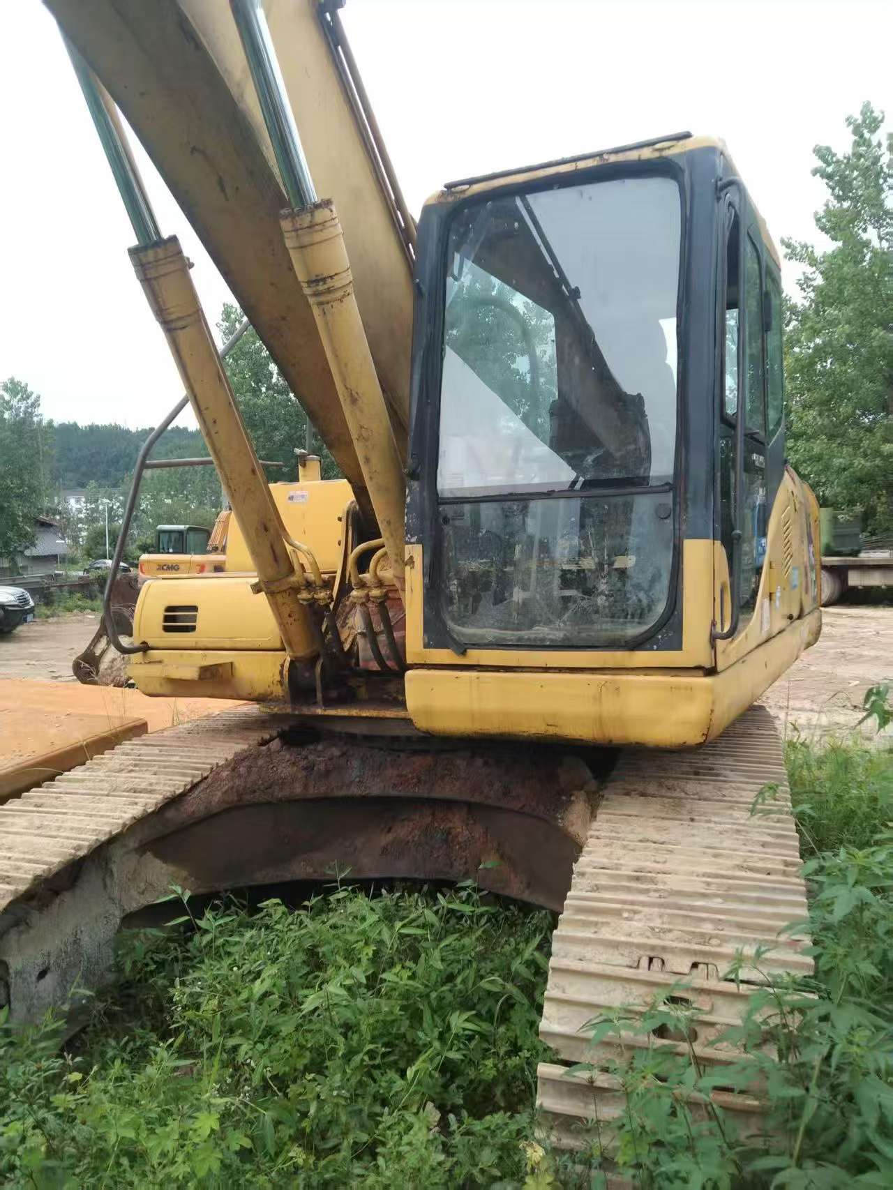 Buy Komatsu PC220-7 Used Excavator / 4
