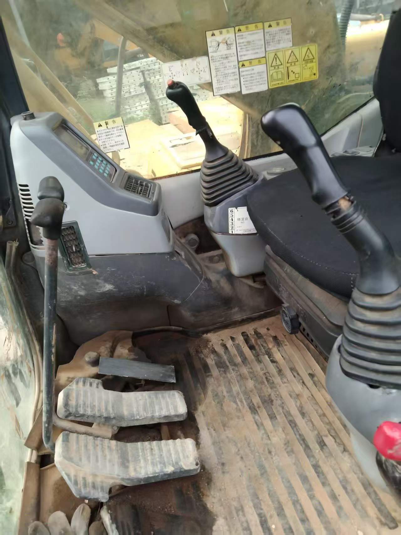 Buy Komatsu PC220-7 Used Excavator / 8