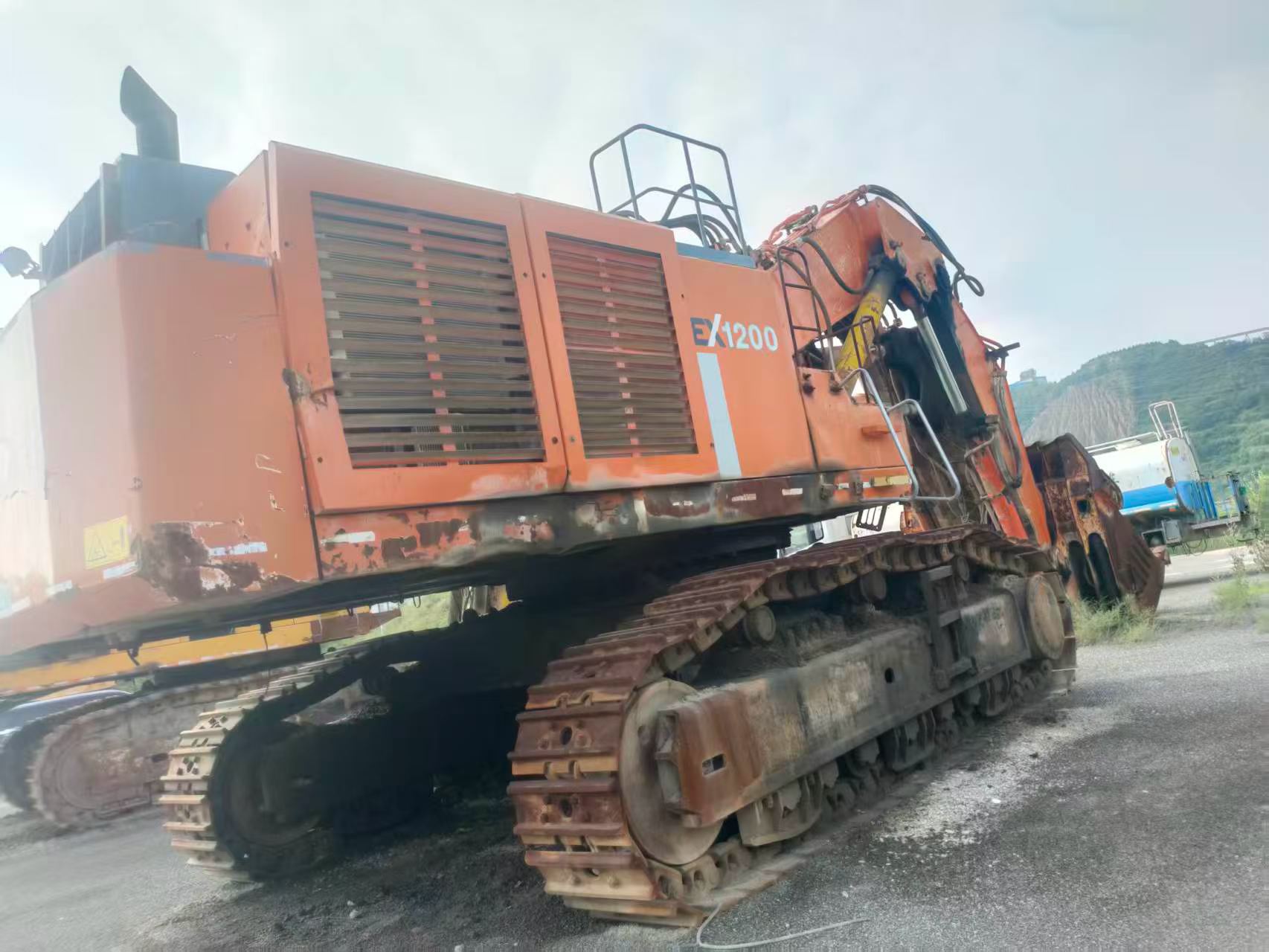 Buy Komatsu PC400-6 Used Excavator / 3