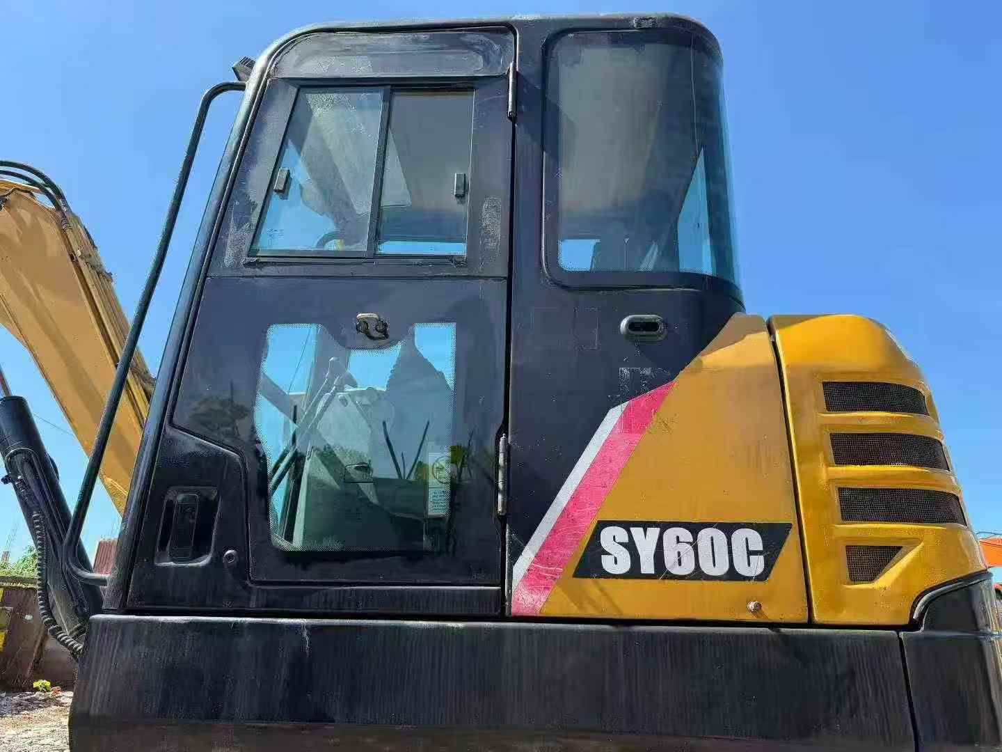 شراء حفارة Sany SY55 مستعملة / 9