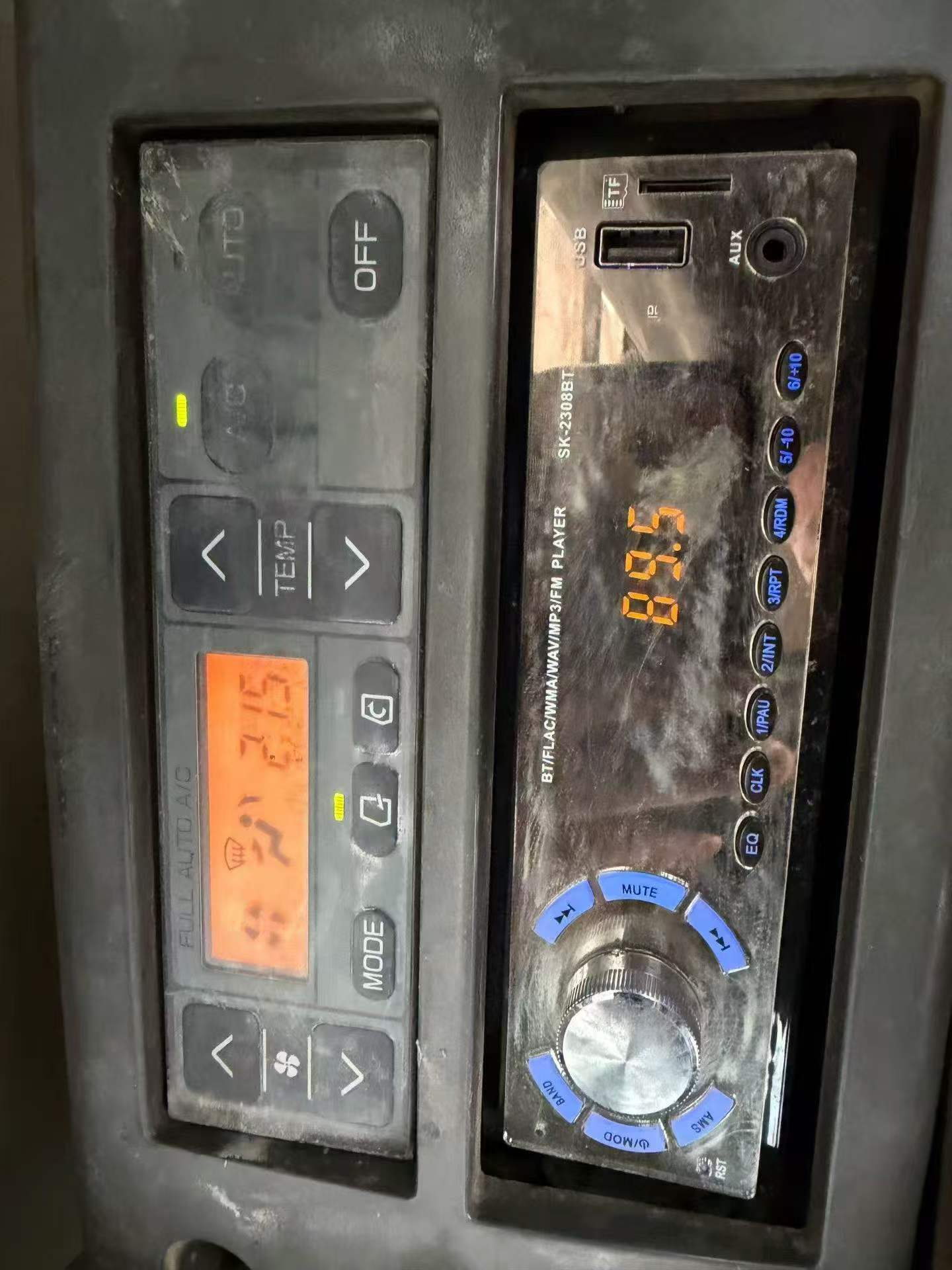 Buy Hitachi EX200-3 Used Excavator / 8