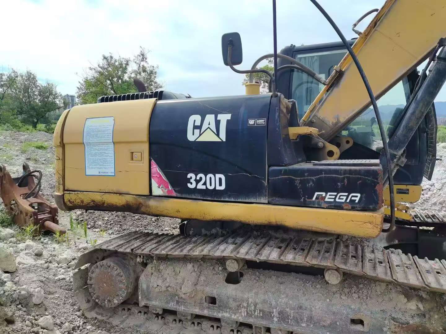Buy Caterpillar 320D Used Excavator / 6