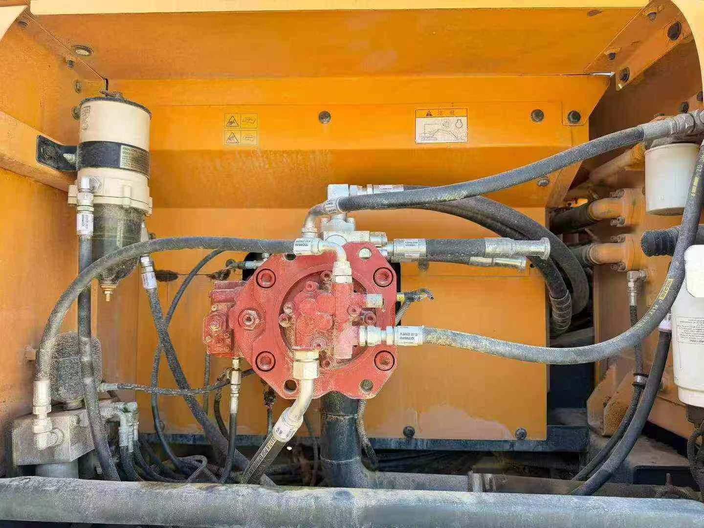 Compre Escavadeira Hyundai R350LVS Usada / 4