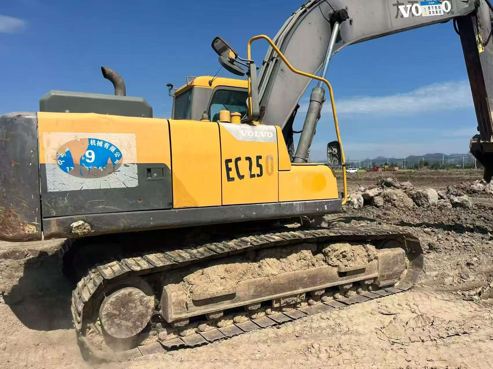 Купить Подержанный Экскаватор Volvo EC200 / 3