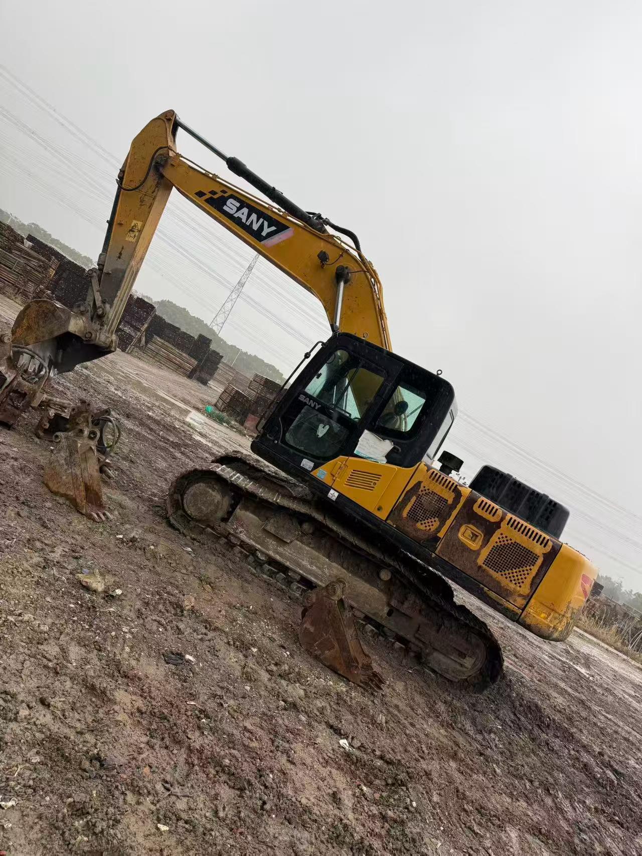 Buy Sany SY200C Used Excavator / 2 Buy Sany SY200C Used Excavator / 2