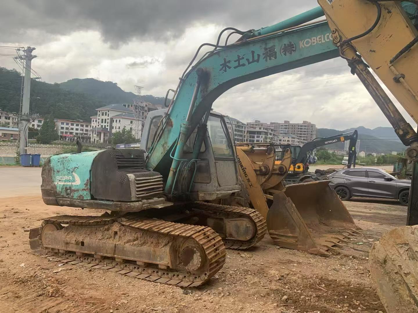 Compre Escavadeira Kobelco SK120 Usada / 2