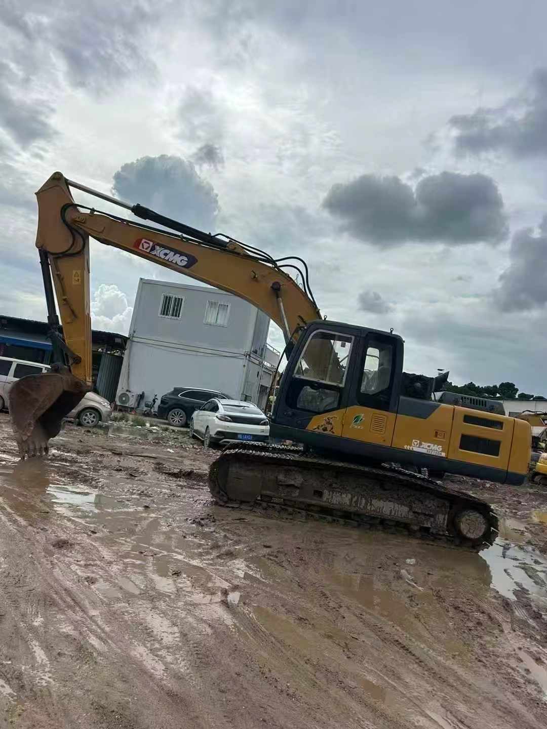 Buy XCMG XE215 Used Excavator / 2
