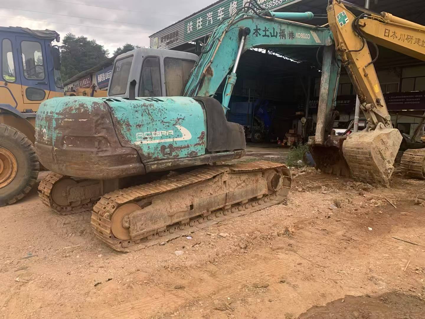 Compre Escavadeira Kobelco SK120 Usada / 3