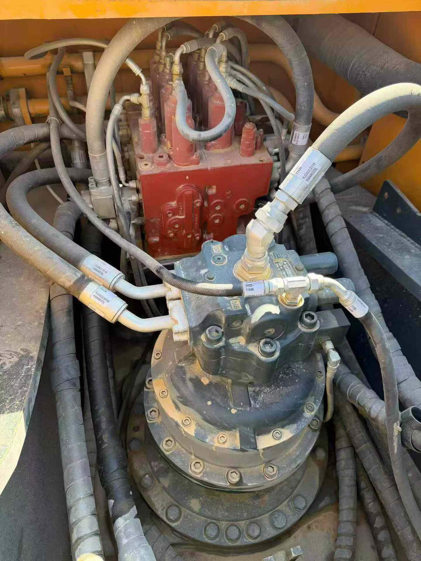 Compre Escavadeira Hyundai R350LVS Usada / 5
