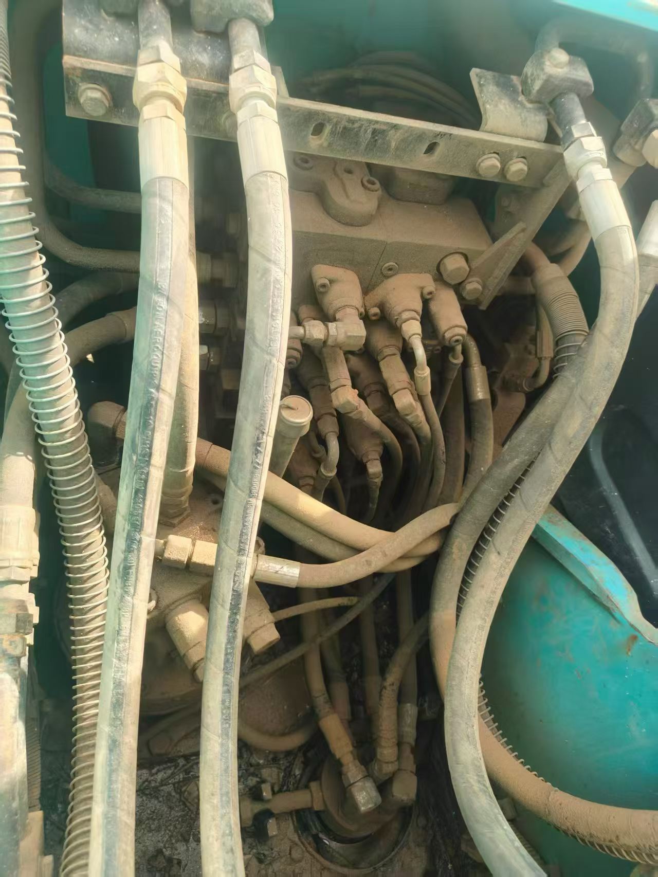شراء حفارة Kobelco SK140 مستعملة / 5
