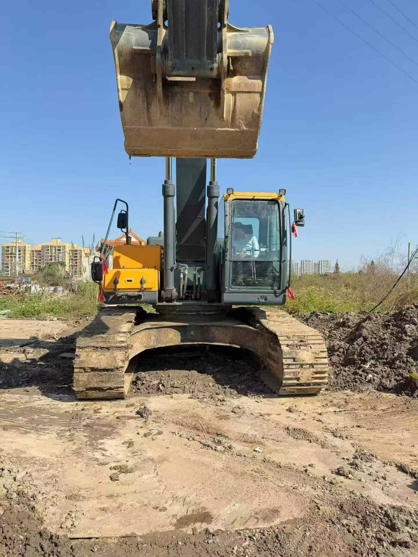 Compre Escavadeira Hyundai R350LVS Usada / 2