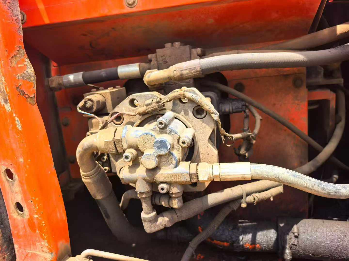Compre Escavadeira Doosan DH150 Usada / 2
