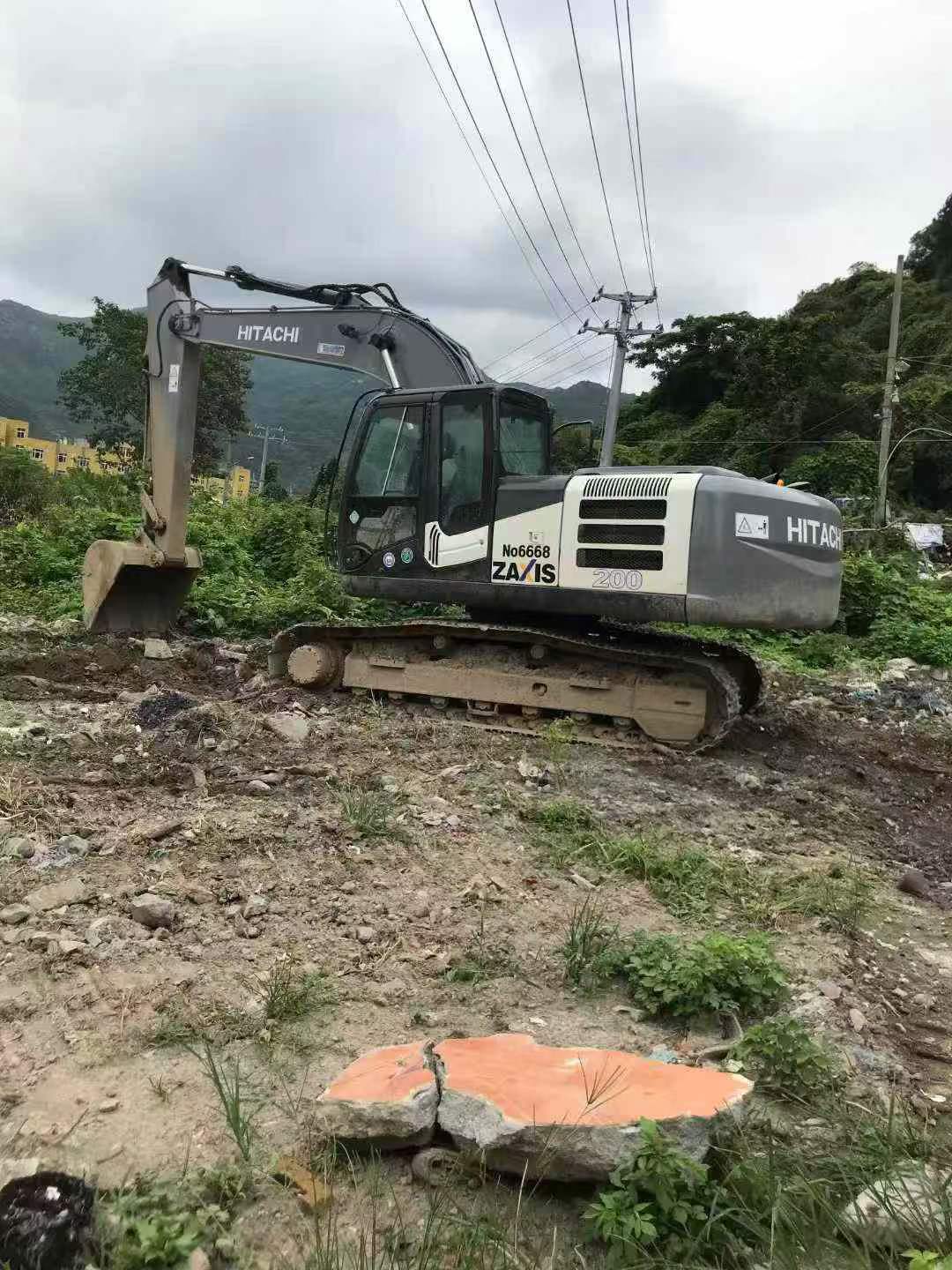 Compre Excavadora Hitachi EX200-3 Usada / 3 Compre Excavadora Hitachi EX200-3 Usada / 3