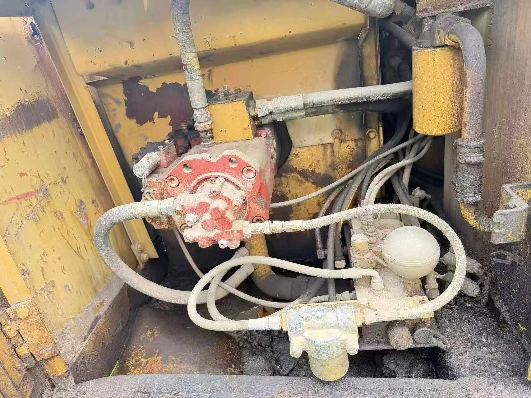 Compre Excavadora Caterpillar E120B Usada / 2 Compre Excavadora Caterpillar E120B Usada / 2
