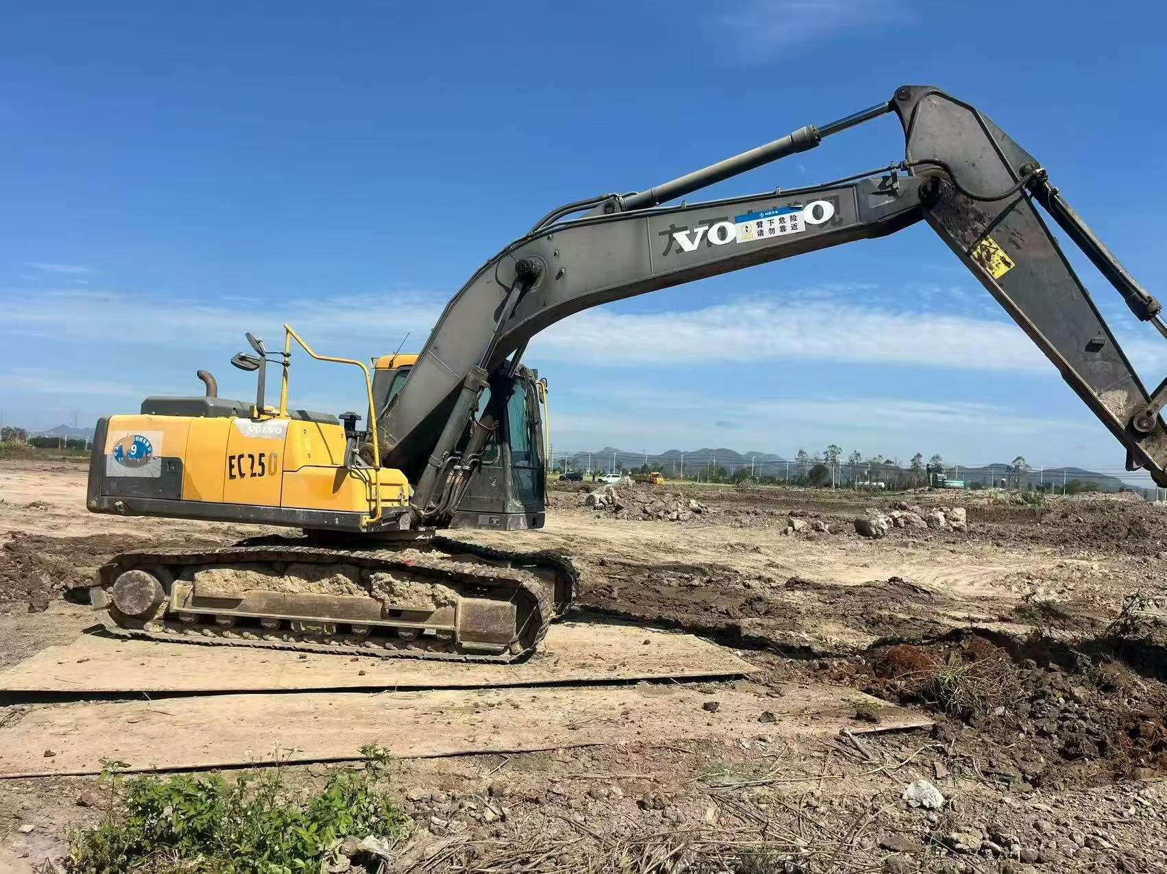 Купить Подержанный Экскаватор Volvo EC200 / 8