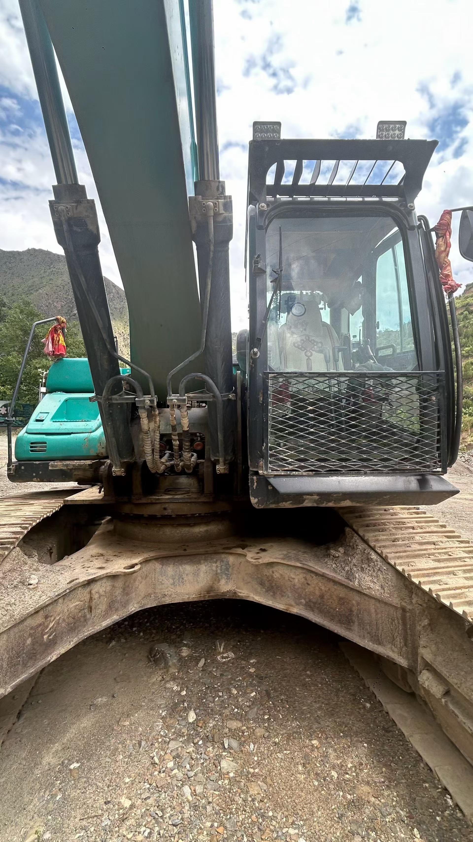 Compre Escavadeira Kobelco SK270D-8 Usada / 2