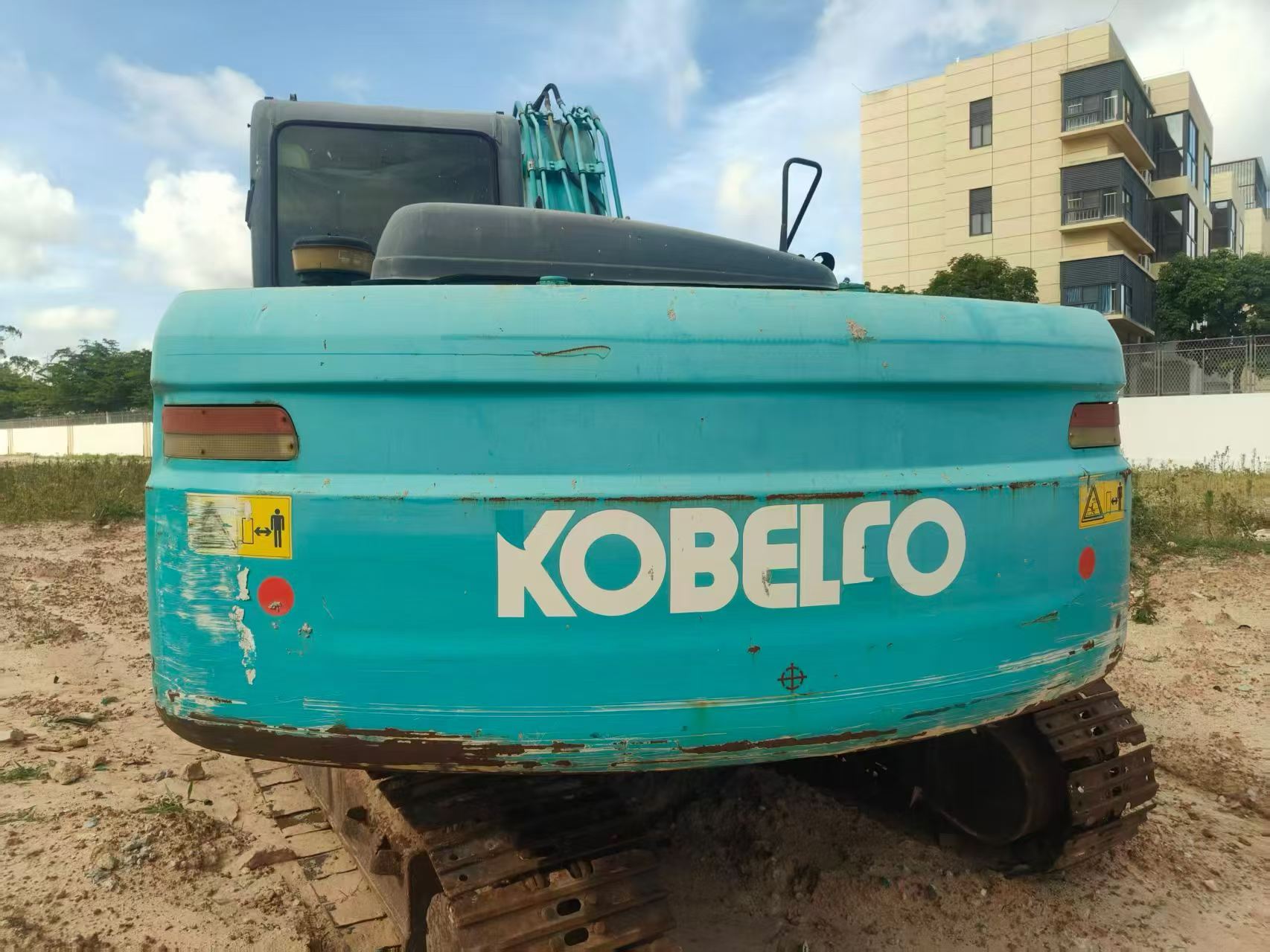شراء حفارة Kobelco SK140 مستعملة / 2