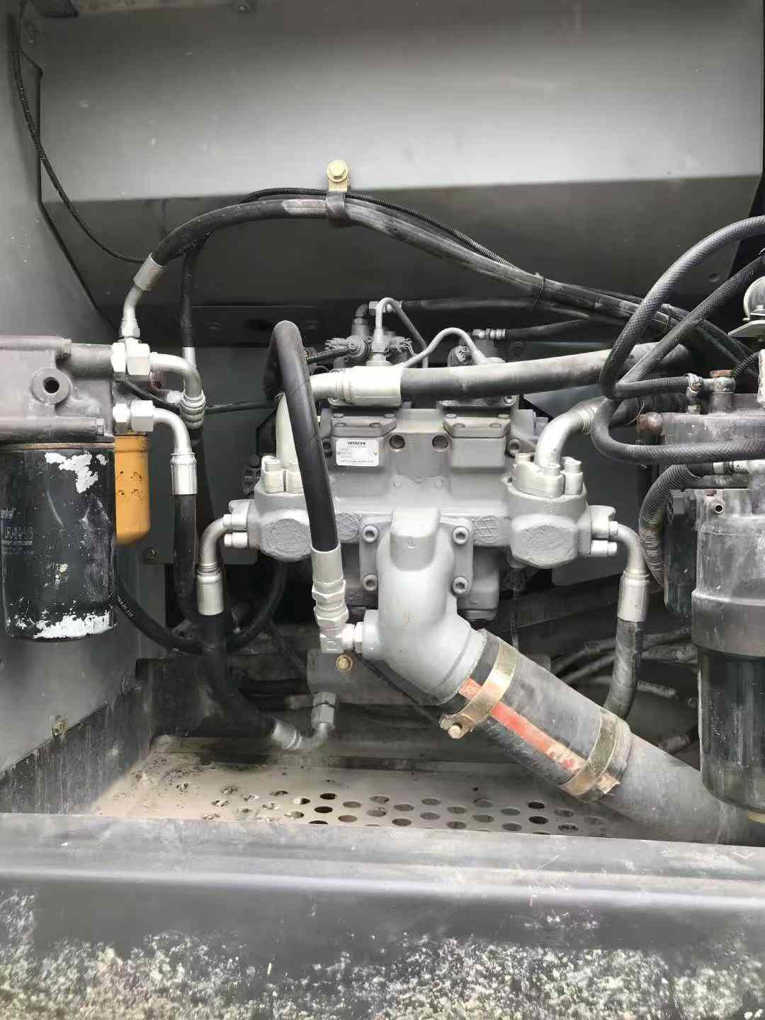 Compre Escavadeira Hitachi EX200-3 Usada / 5