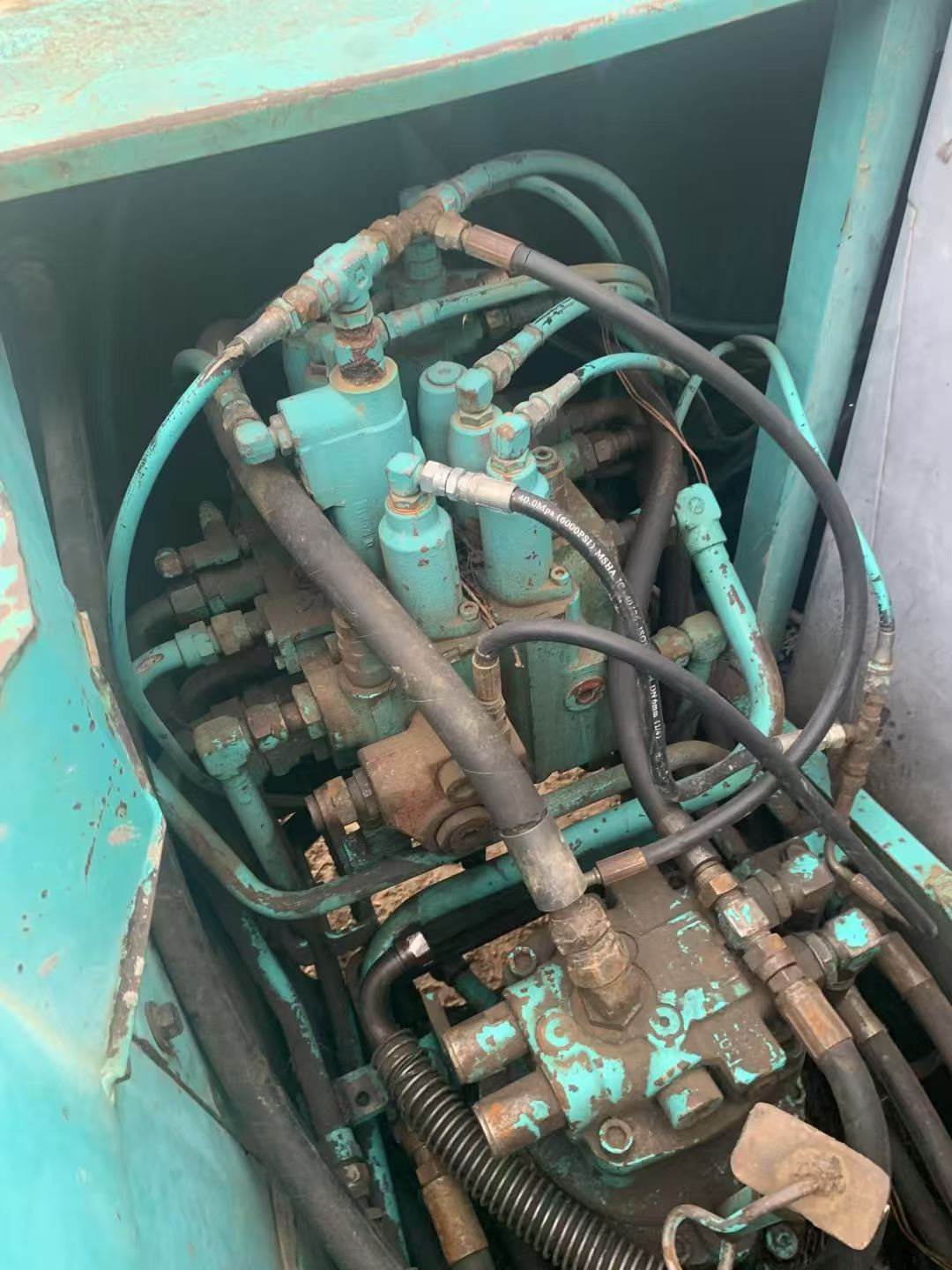 Compre Escavadeira Kobelco SK120 Usada / 5